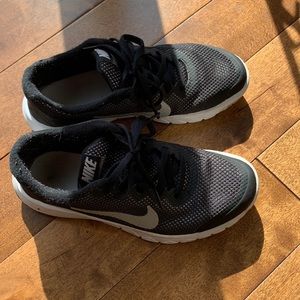 Size 3.5 youth Nike sneakers